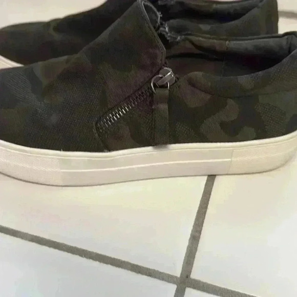 STEVE MADDEN Double Zip Camo Slip On Platform Sneaker Size 7 - Picture 4 of 8